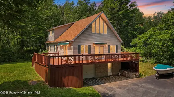 140 Sunset Street, Greenfield Twp, PA 18407