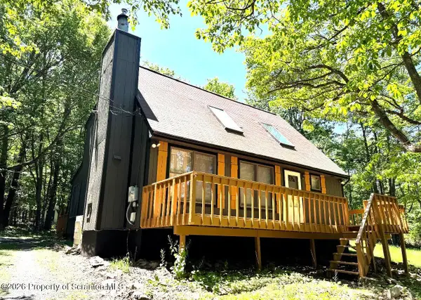 2204 Doe Drive, Long Pond, PA 18334