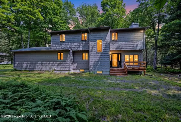 82 Delbert Drive, Gouldsboro, PA 18424