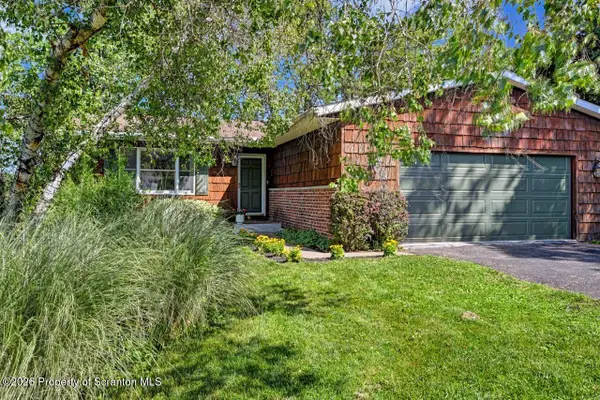 136 Edgewood Drive W, Clarks Summit, PA 18411