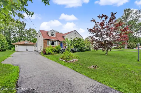 109 Larkspur Road, Roaring Brook Twp, PA 18444
