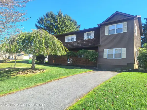 13 Park Lane N, Mountaintop, PA 18707
