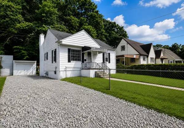 31 Salina Street, Moosic, PA 18507