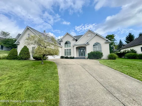 1009 Summerfield Drive, Dalton, PA 18414