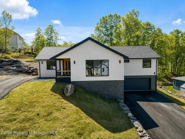 203 Red Oak Drive, Olyphant, PA 18447