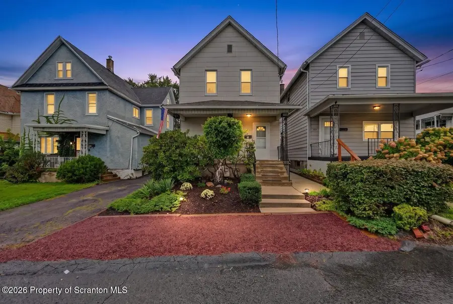 425 E Warren Street, Dunmore, PA 18512 - #2