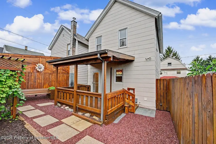 425 E Warren Street, Dunmore, PA 18512 - #3
