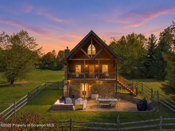 100 Meadowlark Lane, Greentown, PA 18426