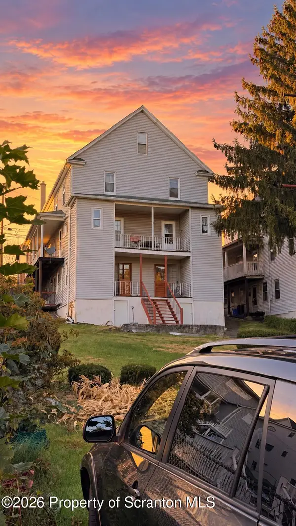 1020 1018 Lincoln Street, Dickson City, PA 18519