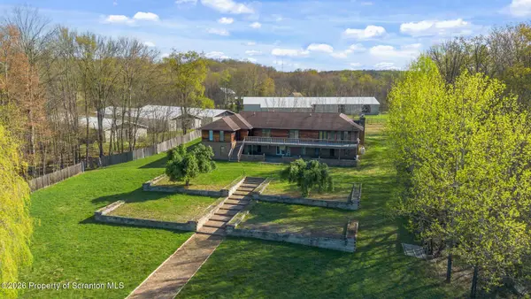 434 Hemlock Road, Waymart, PA 18472