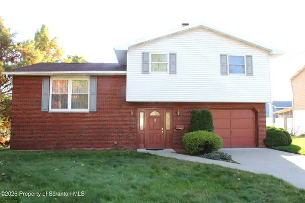 102 Benbridge Lane, Dickson City, PA 18447