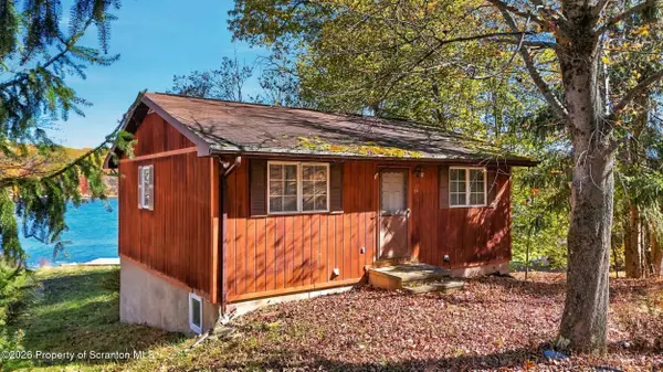 277 W Shore Drive, Lakeville, PA 18438