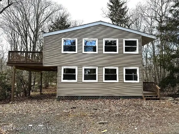 806 Warbler Court, Hawley, PA 18428