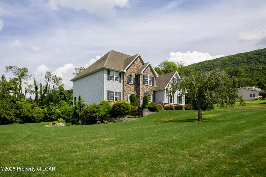 6 Sydney Way, Sugarloaf Township, PA 18249 - Image #3