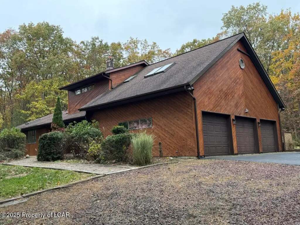 608 Laurel Lakes Drive, Mountain Top, PA 18707 - Image #1