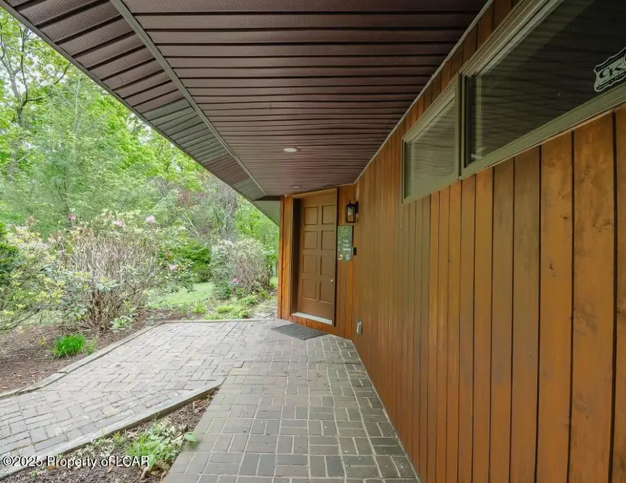 608 Laurel Lakes Drive, Mountain Top, PA 18707 - Image #3