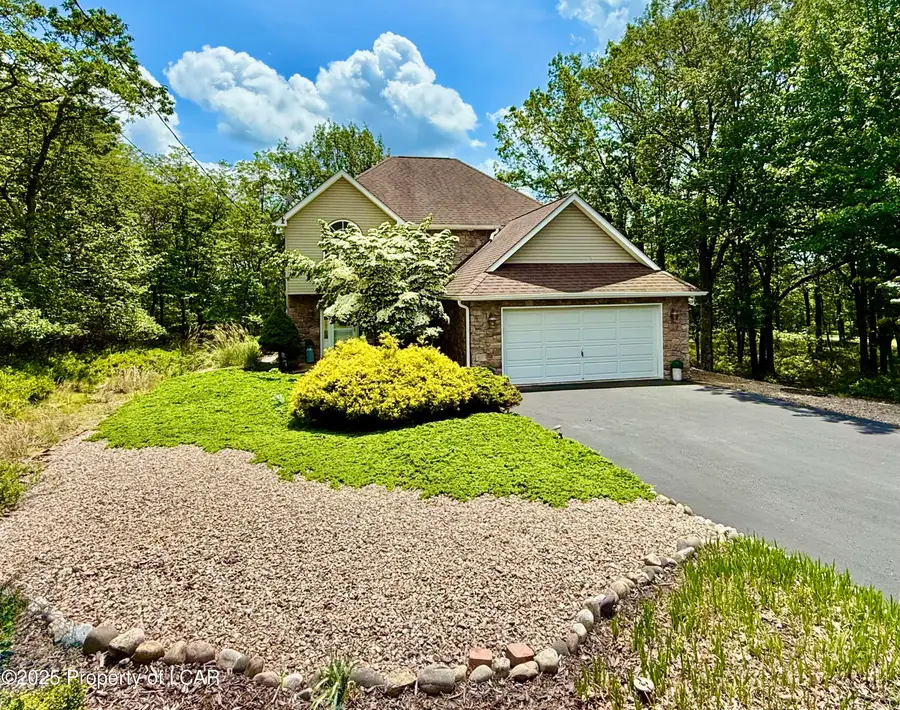 8 Glen Abbey Road, Hazle Township, PA 18202 - Image #3