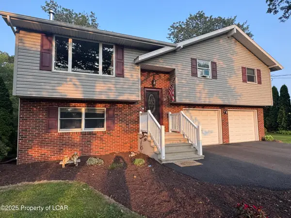13 Hi-tor East, Freeland, PA 18224