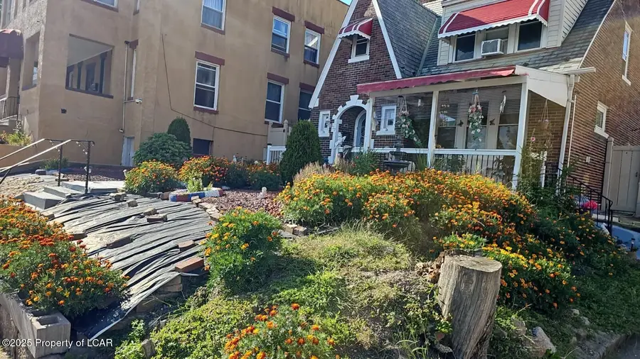 127 W Diamond Avenue, Hazleton, PA 18201 - Image #2