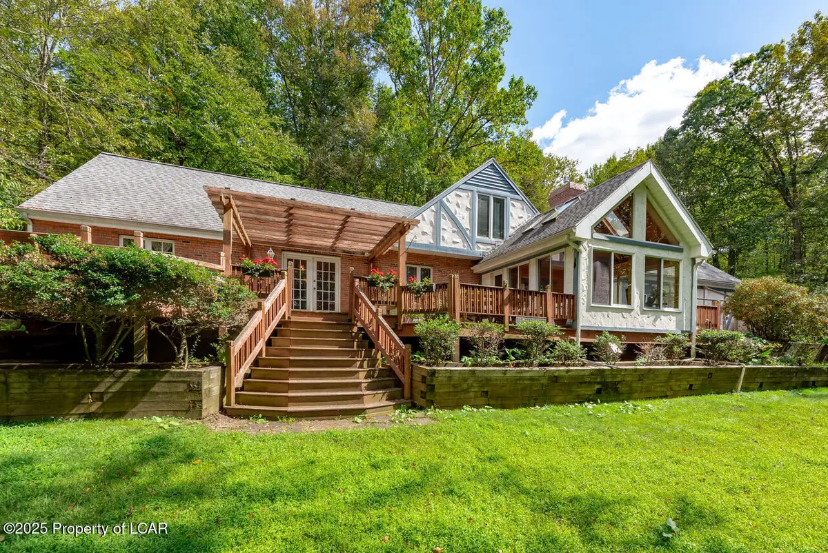 51 Glendalough Road, Dallas, PA 18612 - Image #1