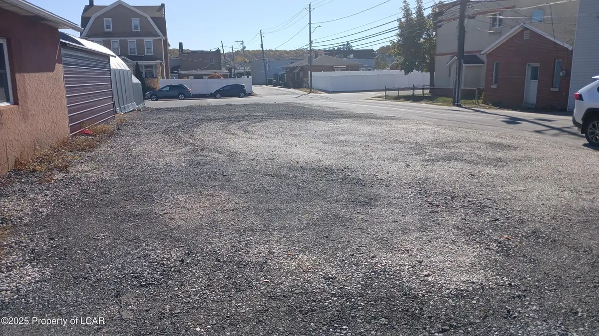 321 E Carleton Avenue, Hazleton, PA 18201 - Image #1