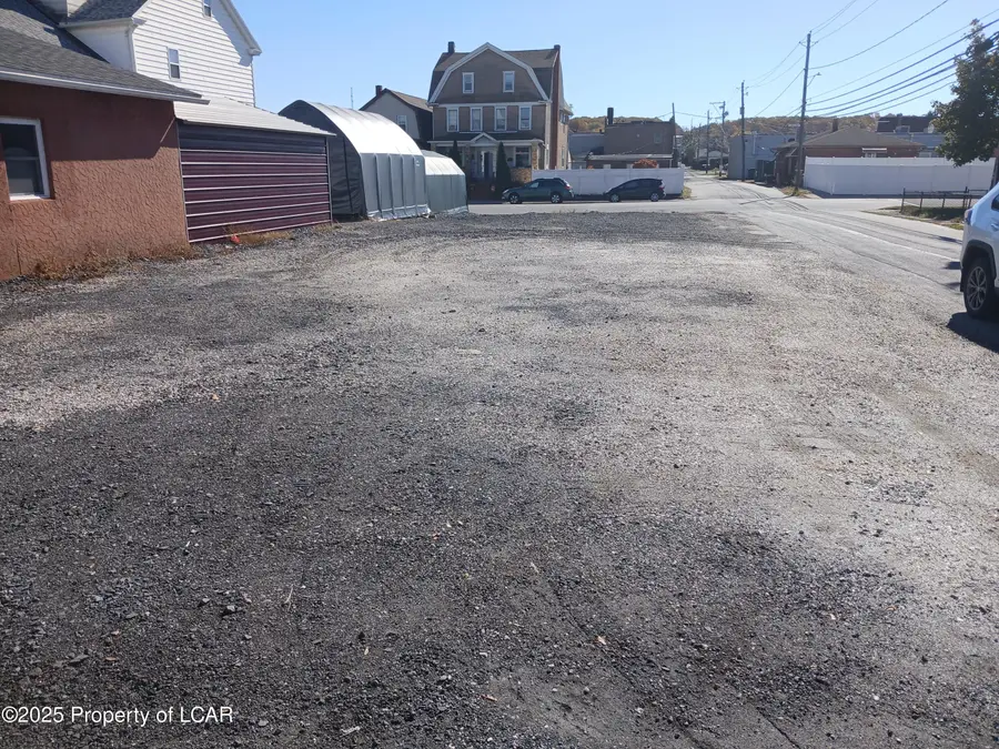 321 E Carleton Avenue, Hazleton, PA 18201 - Image #2