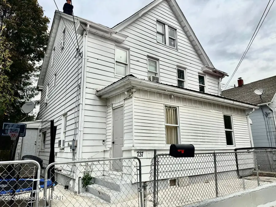 735 W 9th Street, Hazleton, PA 18201 - Image #2