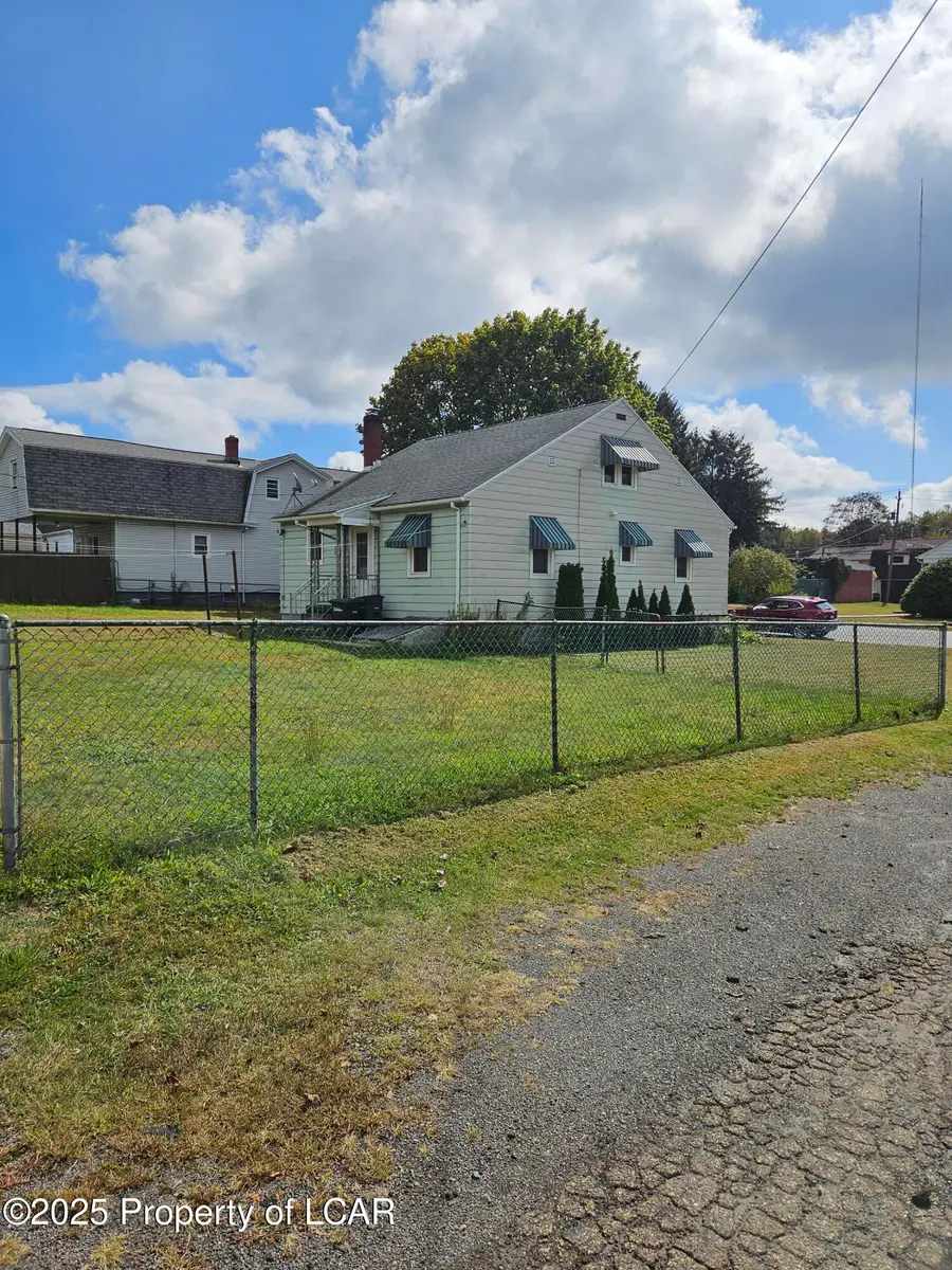 605 Muir Avenue, Hazleton, PA 18201 - Image #2