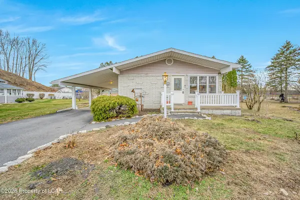 107 Stonecrest Drive, Moosic, PA 18507