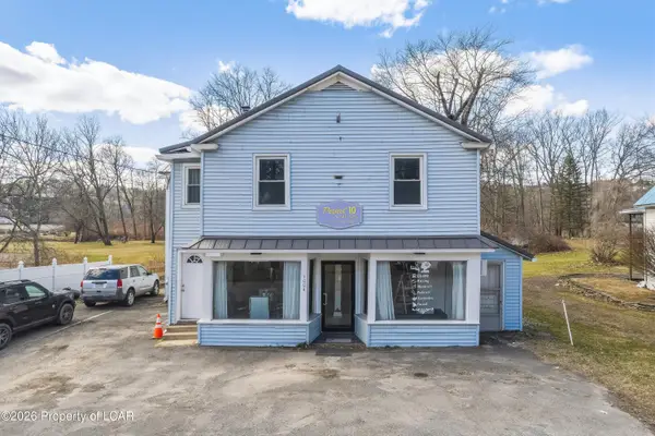 1004 Lower Demunds Road, Dallas, PA 18612