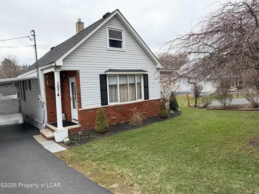 1074 Lower Demunds Road, Dallas, PA 18612 - #2