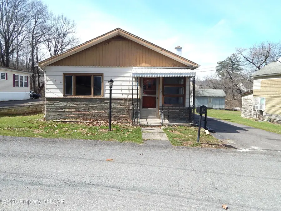 11 Shaver Avenue, Dallas, PA 18612 - #3