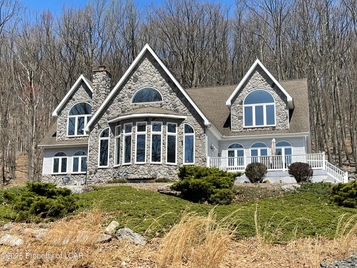 8 Kickapoo Drive, Hazle, PA 18202 - #1