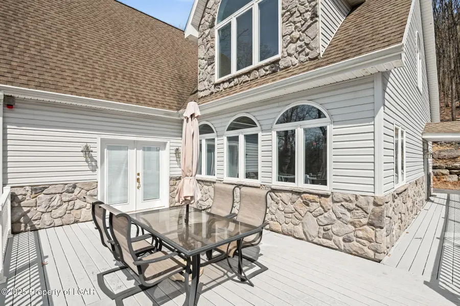8 Kickapoo Drive, Hazle, PA 18202 - #2