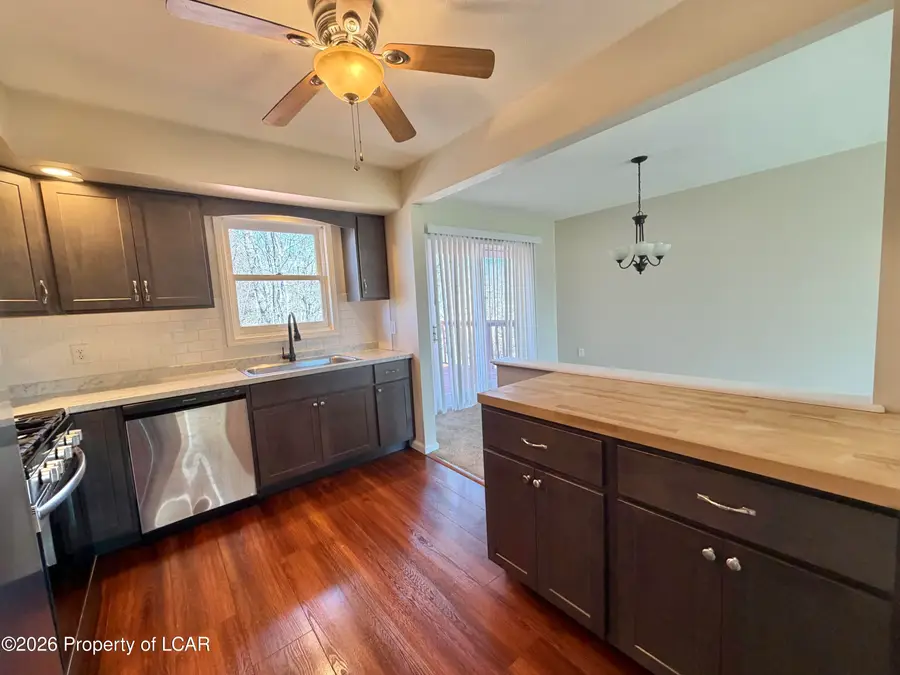 19 Park Lane East, Mountain Top, PA 18707 - #2