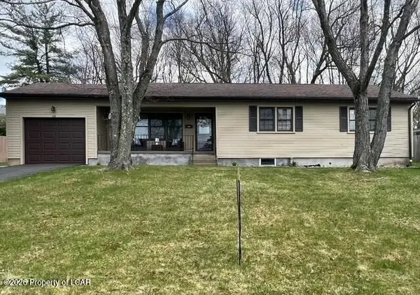 212 Grayson Drive, Clarks Green, PA 18411