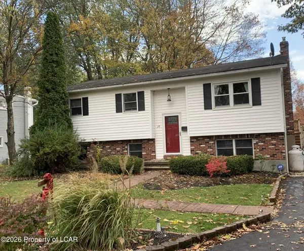 28 Fallbrook Avenue, Dallas, PA 18612