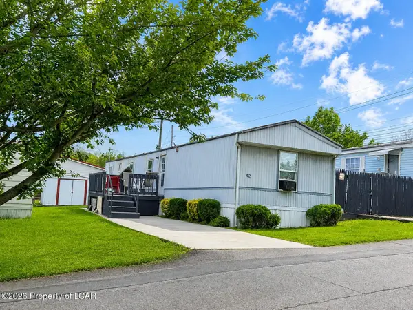 42 Sans Souci Trlr Court, Hanover, PA 18706