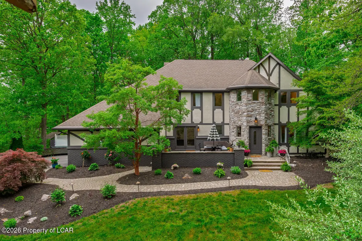 102 Longfellow Close, Moosic, PA 18507 - #1