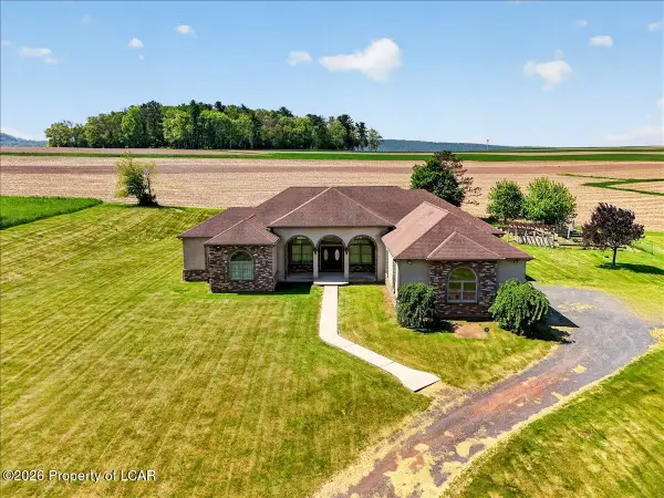 375 County Road, Drums, PA 18222