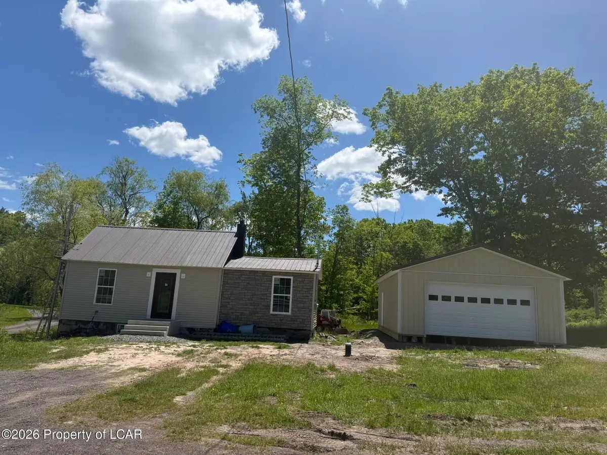 392 Lehman-outlet Road, Dallas, PA 18612 - #1