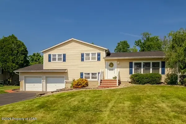 23 Pear Tree Lane, Dallas, PA 18612