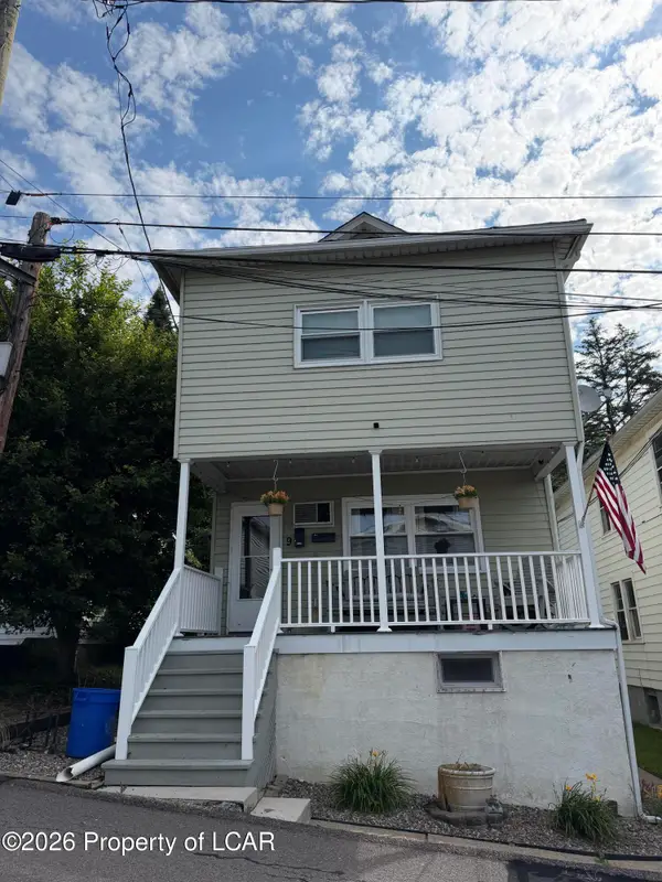 9 Adams Street, Hanover Township, PA 18706
