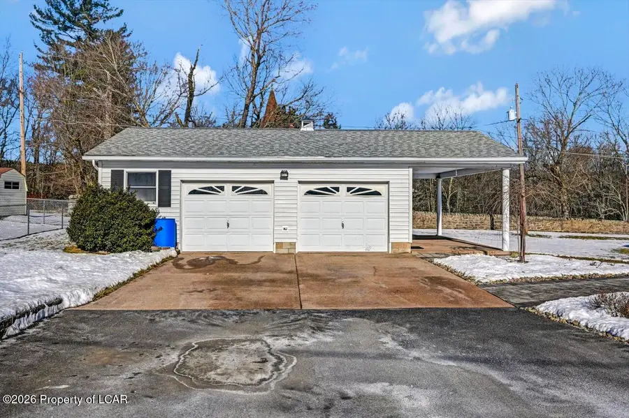 305 Sophia Coxe Drive, Freeland, PA 18224 - Image #3