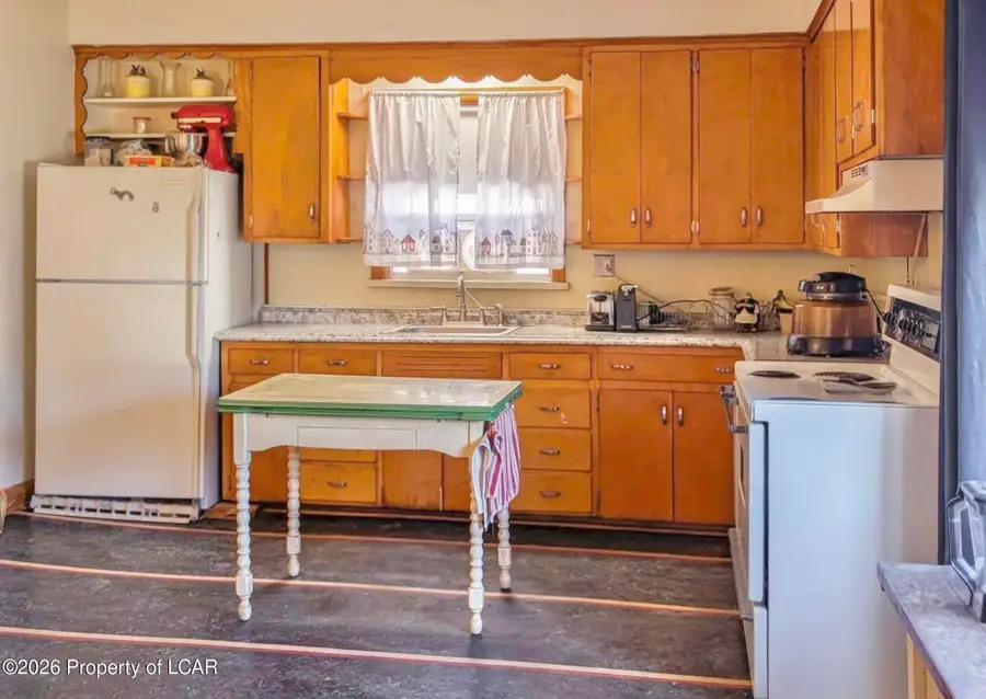 416 Dunmore Street, Throop, PA 18512 - #2