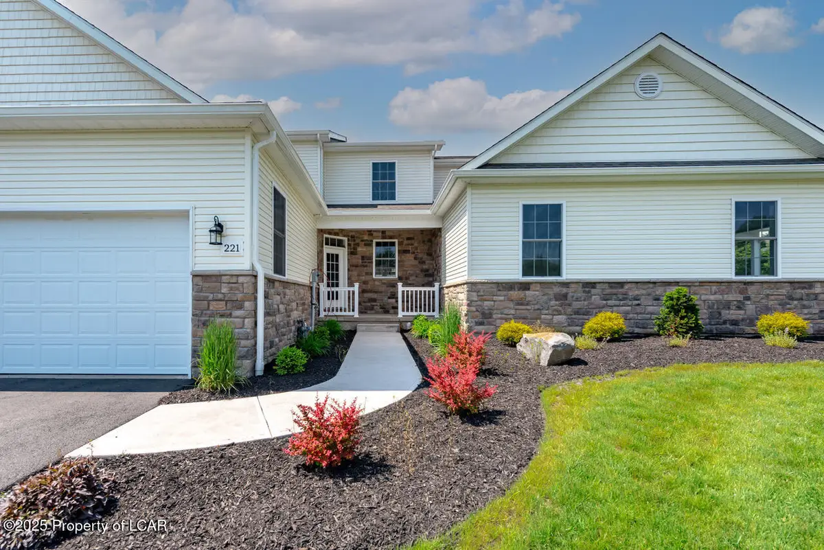 221 Sylvan Lane, Dallas, PA 18612 - Image #1