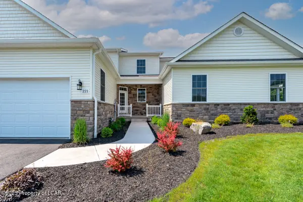 221 Sylvan Lane, Dallas, PA 18612