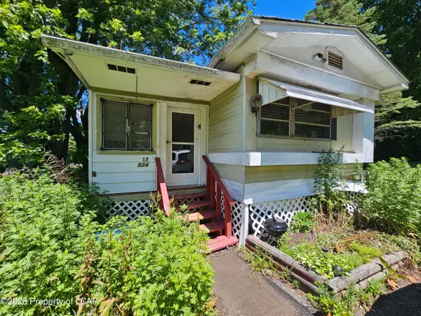 524 Hilltop Drive, Dallas, PA 18612