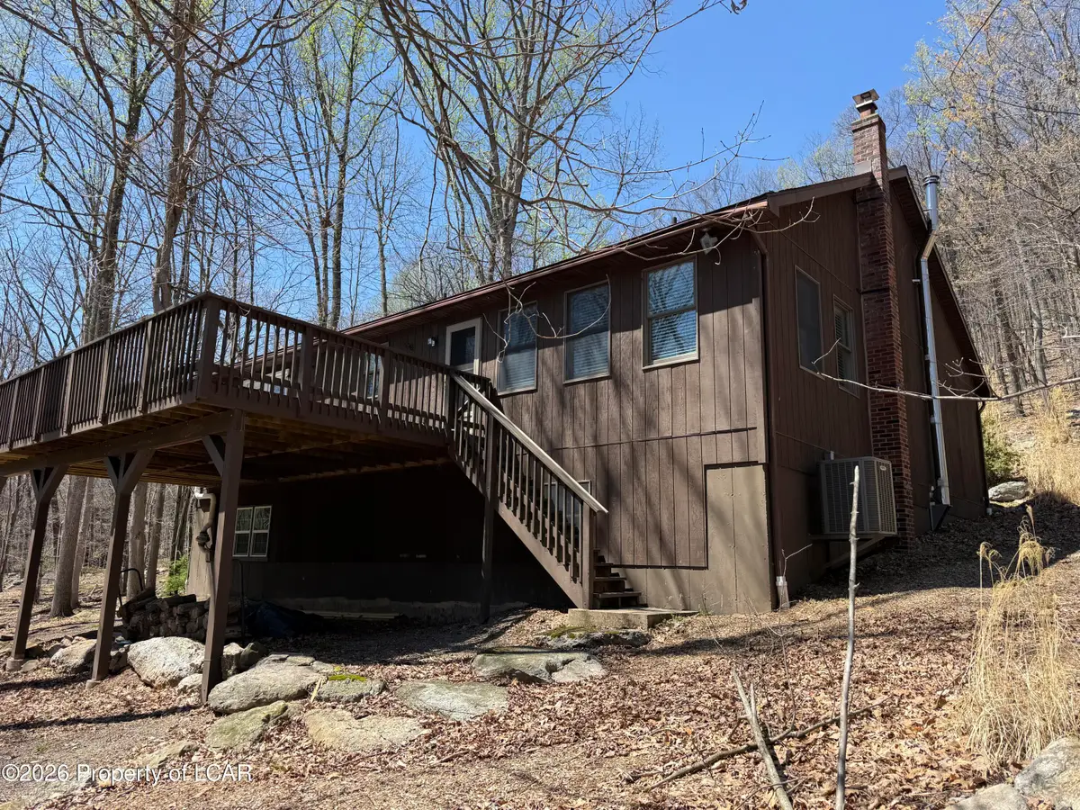 16 Iroquois Circle, Hazleton, PA 18202 - #1