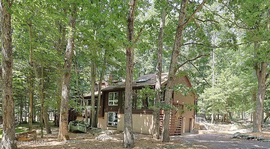 373 Lake Valley Drive, Hazleton, PA 18202 - #2